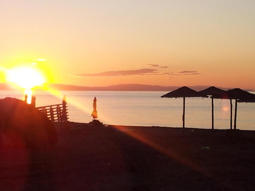 Hotel White Rose Beach Olympiaki Akti Bagian luar foto